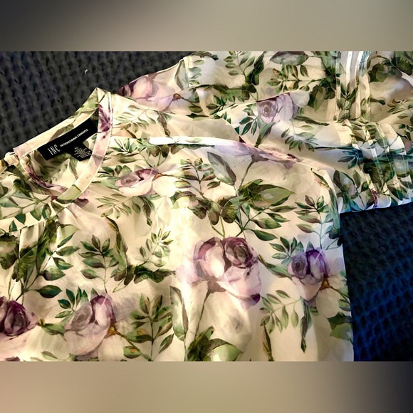 Floral short sleeve blouse, sheer with attached under shell. Never worn. - Picture 2 of 9